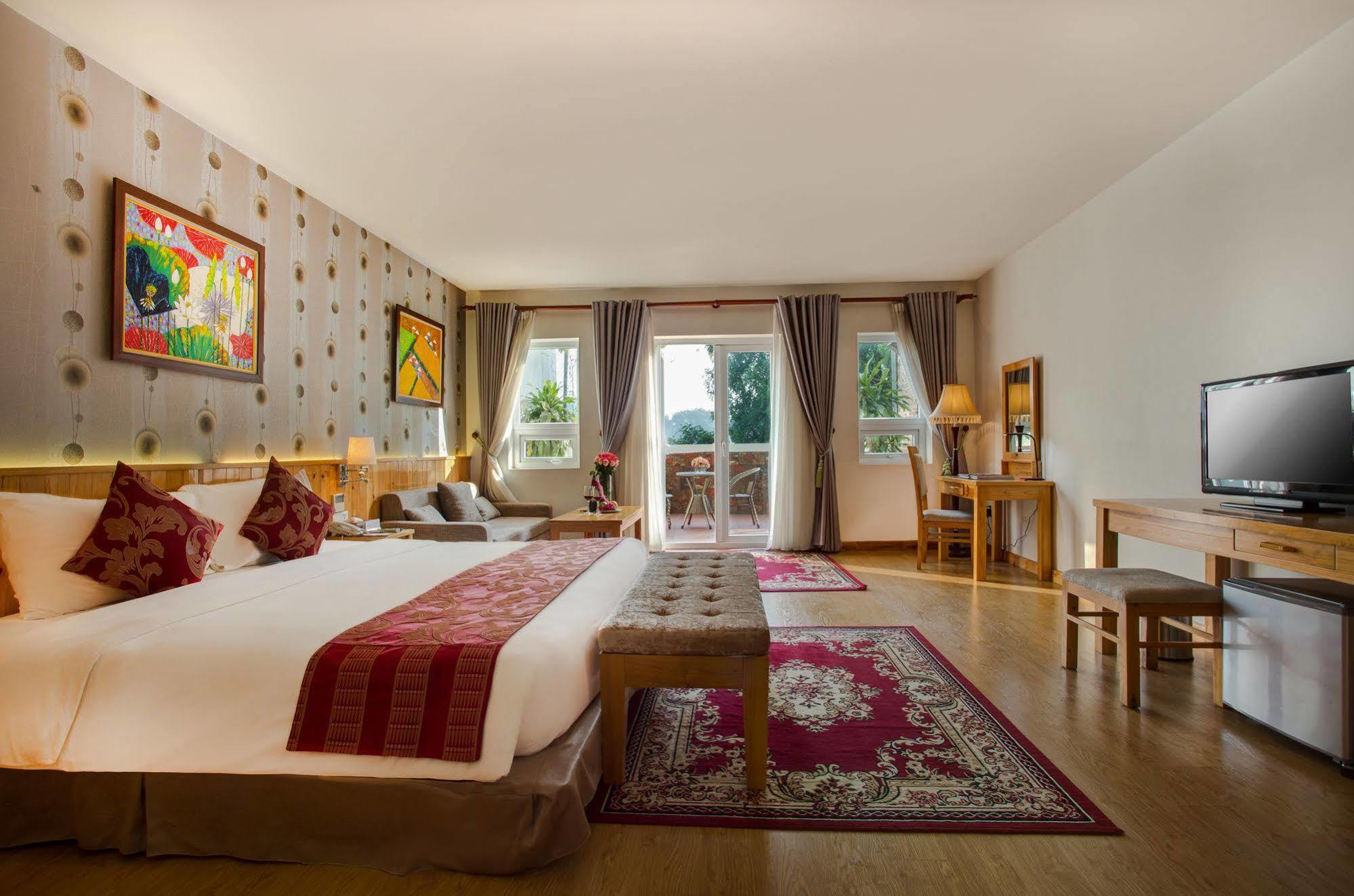 Viet View & 3*